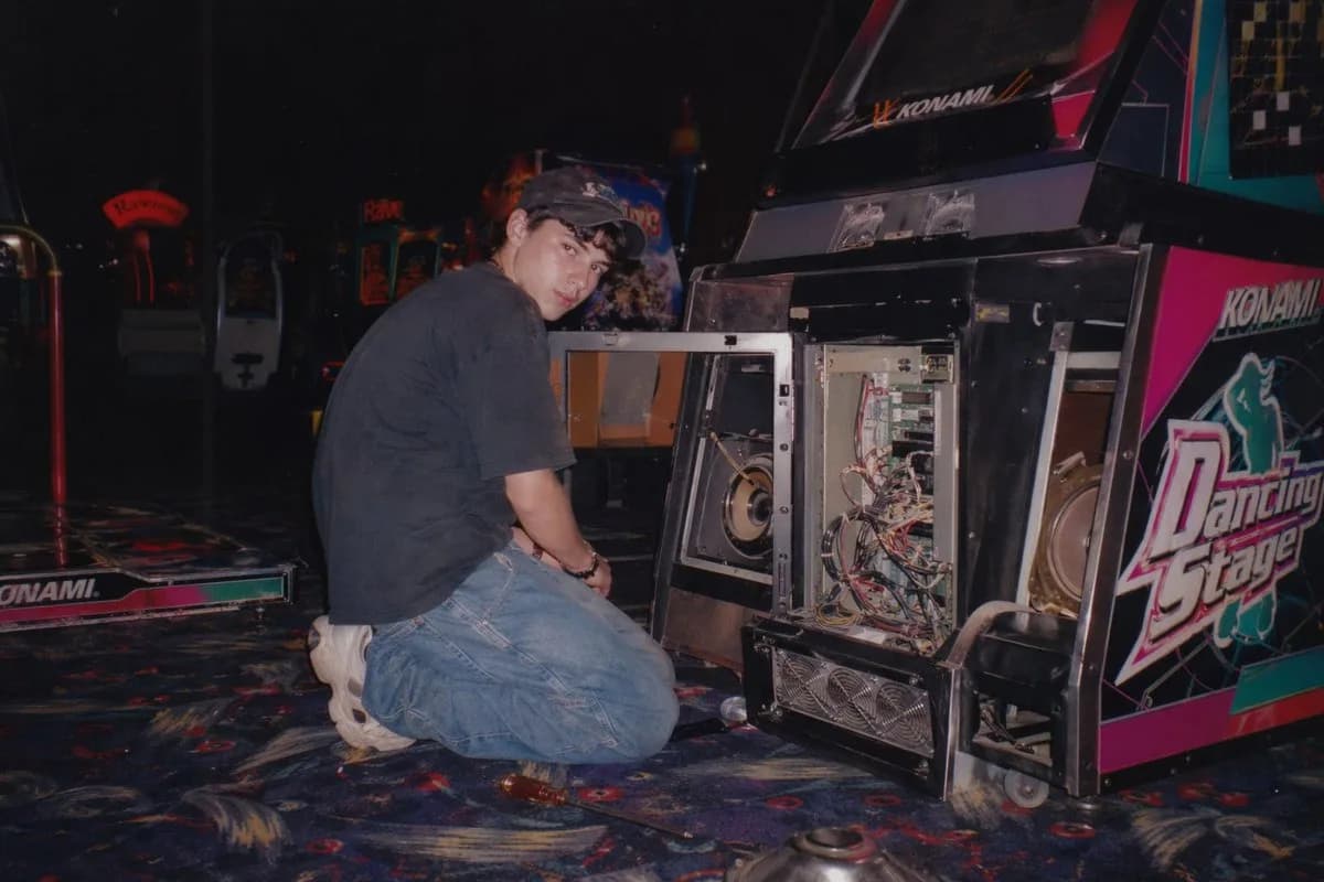 Nineties Arcade Machine Repair Flash Photograph AI photo prompt example on PhotoReady